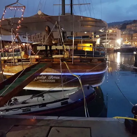 Botel Lady Rose *